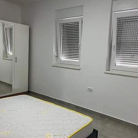 Modern 2-bedroom Apartment *