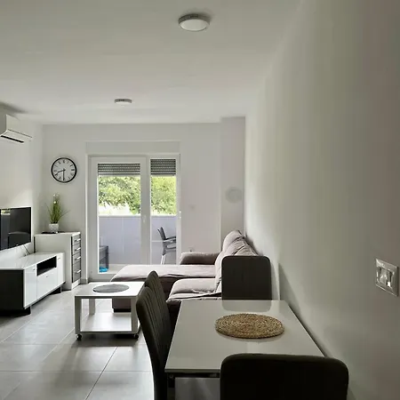 Modern 2-bedroom Apartment Medulin