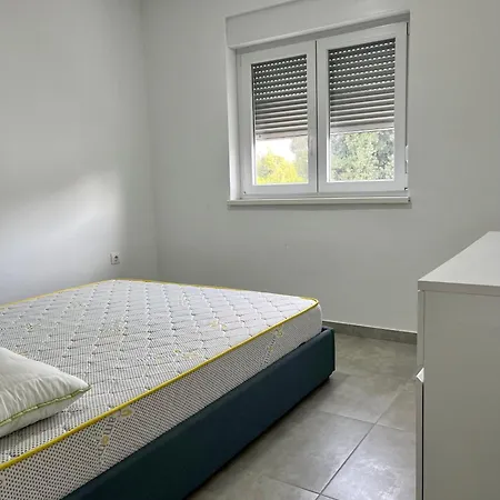 Modern 2-bedroom Apartment *