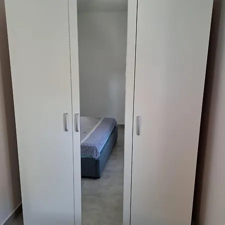 Modern 2-bedroom Apartment *